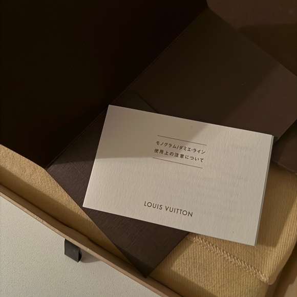 Louis Vuitton Damier Azur Zippy Wallet - Picture 5 of 8